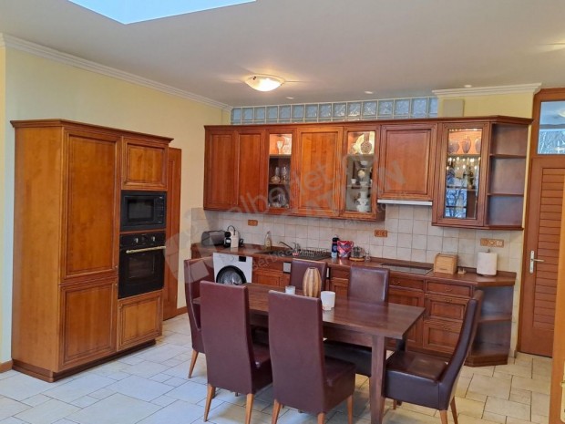 H�rshegyi �ton k�t h�l�szob�s nagy teraszos lak�s