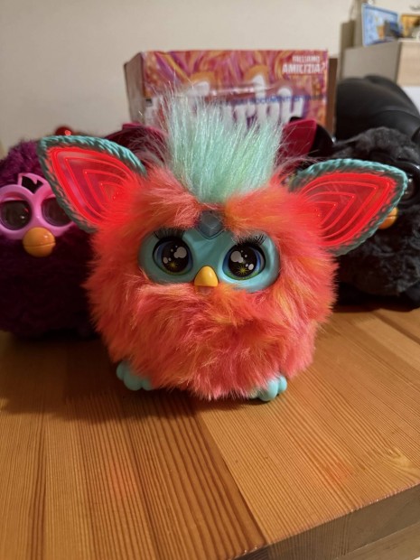 Hasbro Furby Interaktv figura korall szn olasz nyelv