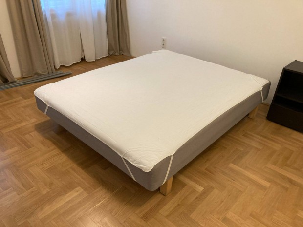 Használt 160*200-as IKEA Sultan fekeretes rugós ágy, matracvédővel