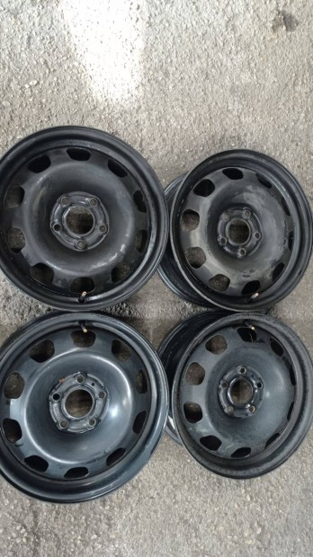 Haszn�lt 16 colos 5x114,3 lyukoszt�s� Dacia Duster ac�l felni garnit�r