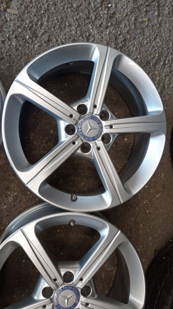 Használt 17 colos szép állapotú 5x112 lyukosztású Gyári Mercedes alu