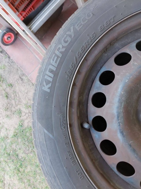 Haszn�lt 185/65 R15 ny�ri gumik Astra G felniken elad�k
