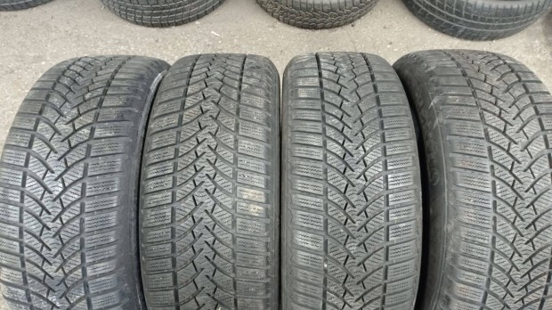 Haszn�lt 225/55/17 Semperit t�ligumi garnit�ra olcs�n elad�