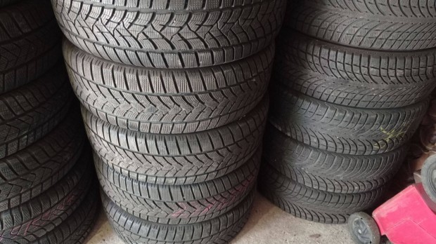 Használt 235/65/17 jó állapotú Michelin és Good Year téligumi garnitúr