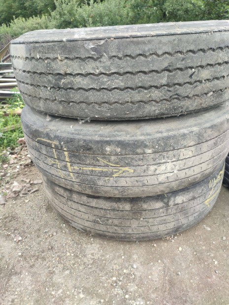 Hasznlt 295X80X22,5 teheraut gumik