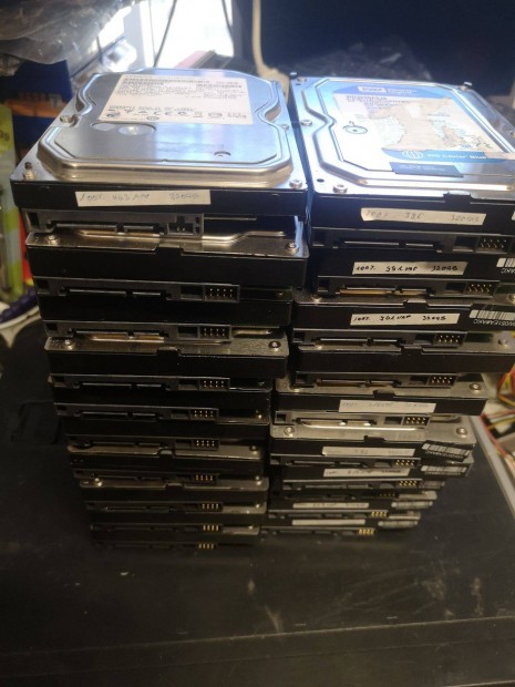 Használt 3,5" asztali PC HDD, merevlemez ->320GB - S-ATA
