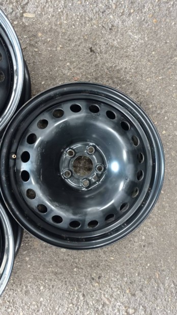 Használt 3db 5x98 lyukosztású 16 colos Fiat, acél felni garnitúra olcs
