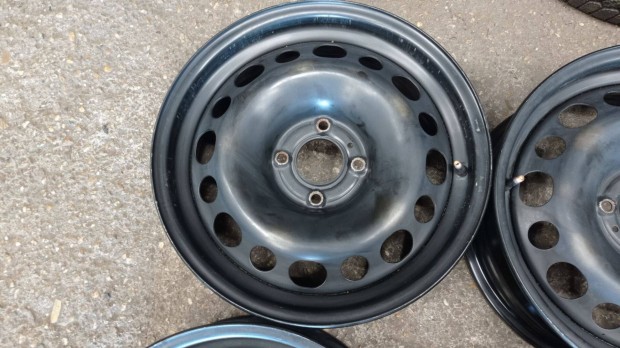 Használt 4x108 lyukosztású 16 colos Opel/Peugeot/Citroen acél felni