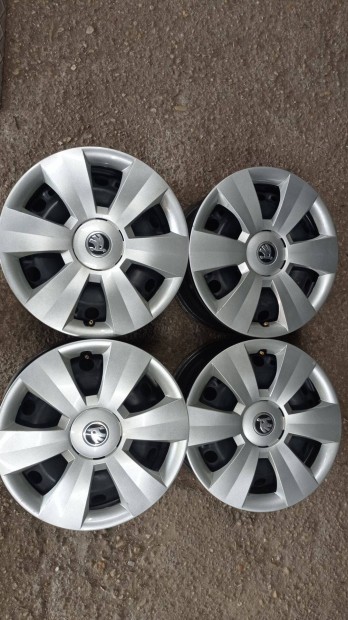 Haszn�lt 5x100 lyukoszt�s� 15 colos Gy�ri Skoda ac�l felni garnit�ra