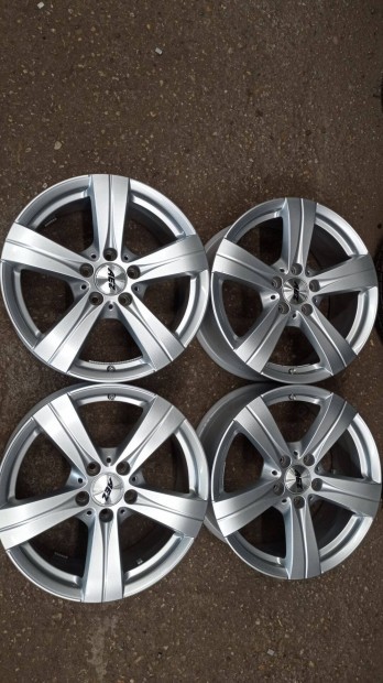 Használt 5x112 lyukosztású 17 colos Gyári Mercedes szép állapotú alu