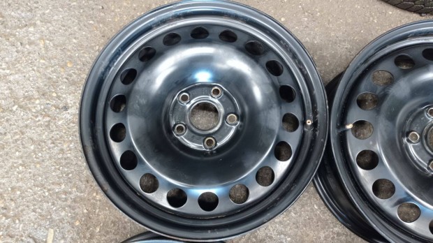 Használt 5x112 lyukosztású 17 colos Gyári Volkswagen acél felni garnit