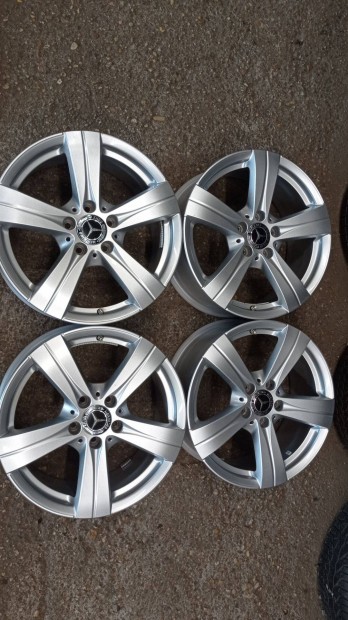 Használt 5x112 lyukosztású 17 colos szép állapotú Gyári Mercedes alu