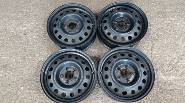 Használt 5x114,3 lyukosztású 16 colos Gyári Hyundai,Kia acél felni gar