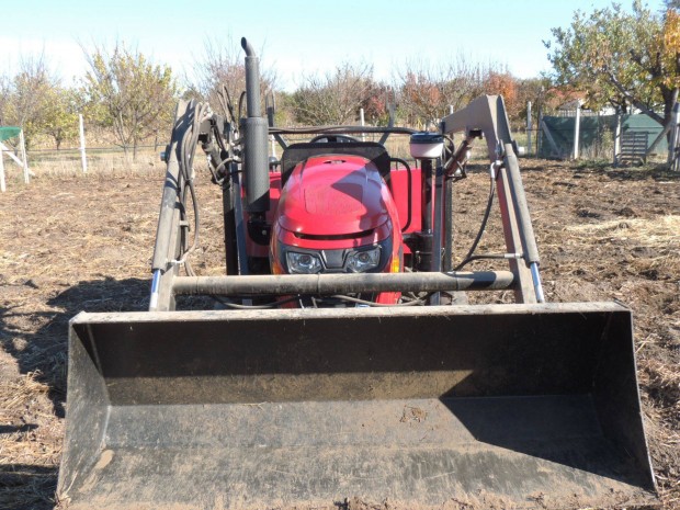 Használt AMS 354 traktor homlokrakodóval, bukókerettel első tulajtól