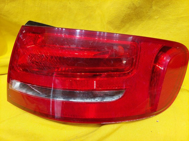 Használt Audi A4 B8 2010 jobb hátsó külső lámpaburkolat!