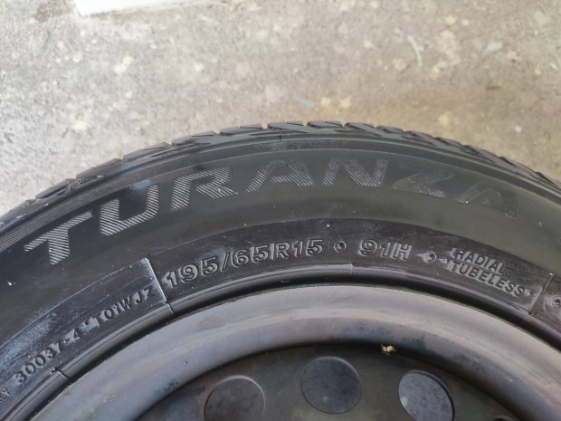 Haszn�lt Bridgestone lemezfelnis ny�ri gumi garnit�ra (4db)