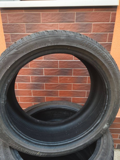 Használt Bridgestone téligumi garnitúra eladó 215/45R18
