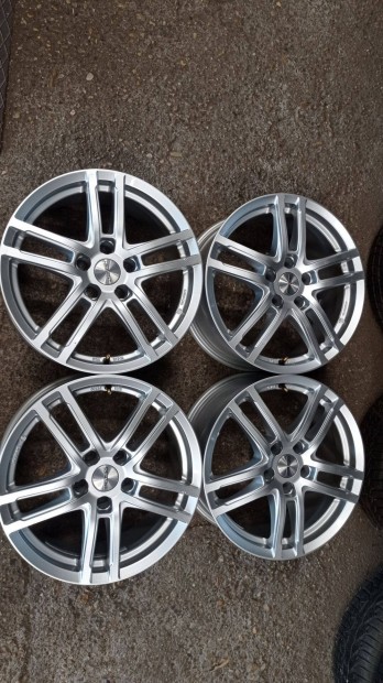 Haszn�lt Dezent 5x112 lyukoszt�s� �jszer� �llapot� 17 colos alu felni