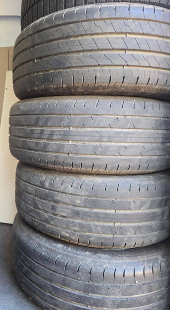 Használt Goodyear Efficientgrip 2 SUV 235/55R19 105V eladó