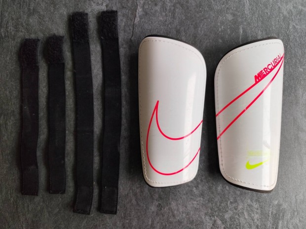 Használt L-es Nike Mercurial Hardshell sípcsontvédő