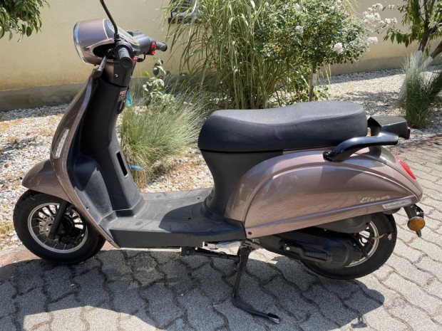 Haszn�lt Motowell Elenor 4T 50ccm benzines robog�