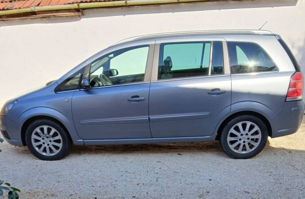 Használt Opel Zafira B Dízel 7 személyes