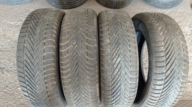 Hasznlt jszer llapot 215/65/17 Pirelli tligumi garnitra olcsn
