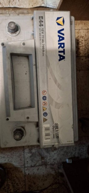 Használt Varta akkumulátor 77 AH eladó