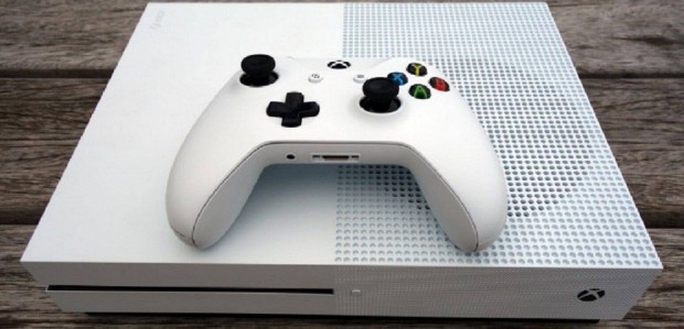 Hasznlt Xbox One S 1 TB a Playbox Company-tl