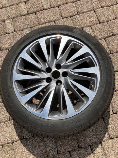 Haszn�lt alufelni �j gumival