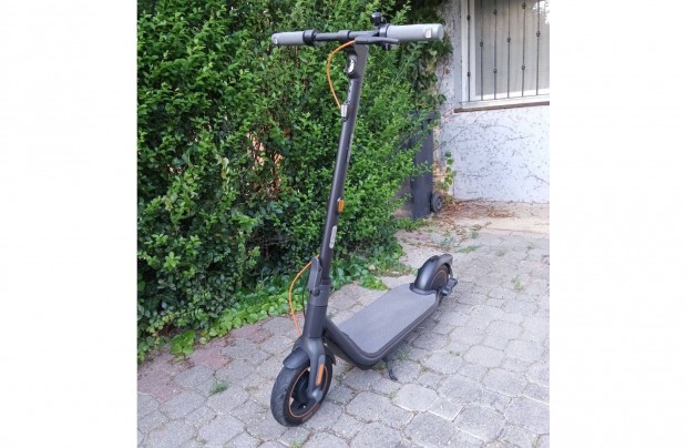 Hasznlt elektromos roller - Segway Ninebot Kickscooter F65I