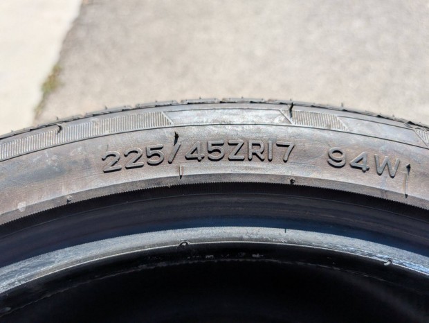 Hasznlt gumi 4db 225/45 ZR17