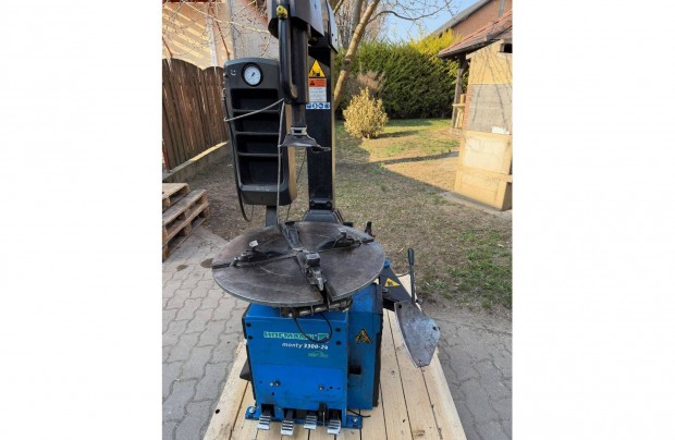 Haszn�lt gumiszerel�g�p elad� Hofmann Monty 3300-24 220V