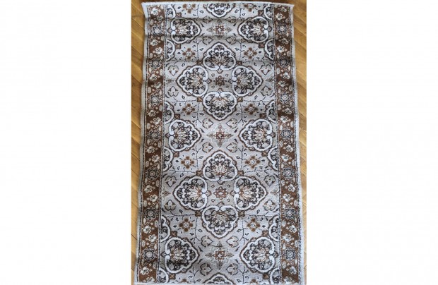 Haszn�lt,j� �llapot� sz�nyeg