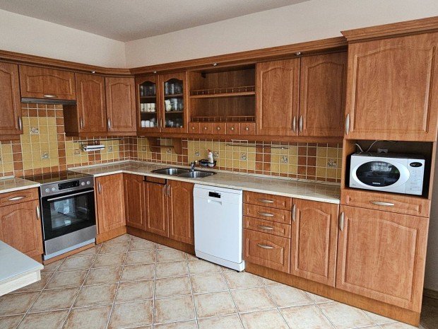 Haszn�lt konyhab�tor 202 x 390 cm