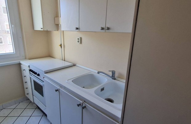 Haszn�lt konyhab�tor