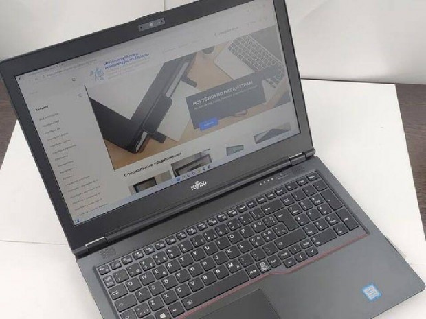 Hasznlt laptop: Fujitsu Lifebook u758 a Dr-PC-tl