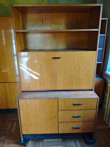 Haszn�lt szekr�nysor