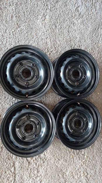 Használt szép állapotú 15 colos 5x160 lyukosztású Ford Transit acél