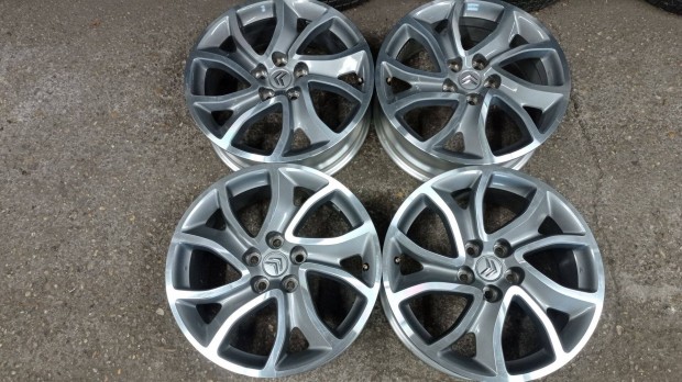 Használt szép állapotú 18 colos 5x114,3 lyukosztású Gyári Mitsubishi