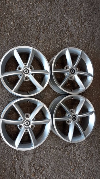 Használt szép állapotú 3x112 lyukosztású 15 colos Gyári Smart Fortwo