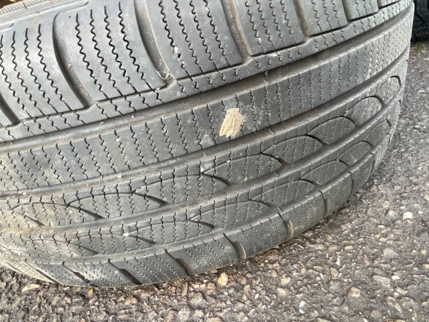 Hasznlt tli gumi Rotalla ice plus S210 R17 225/50