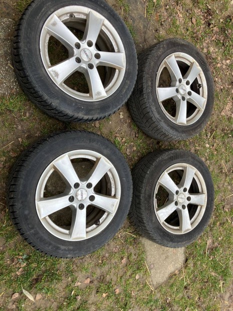 Haszn�lt t�li gumiabroncsok alum�nium felnin