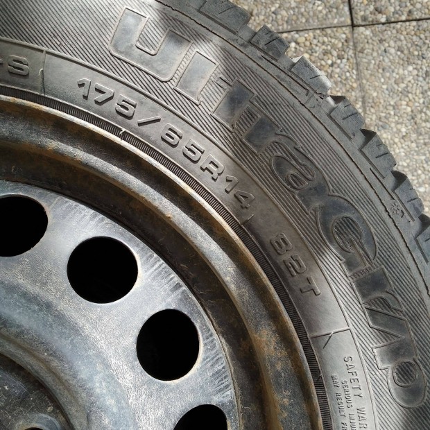 Hasznlt tligumi 175/65 R14 aclfelnire szerelve