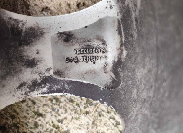 Használt téligumi alufelnivel