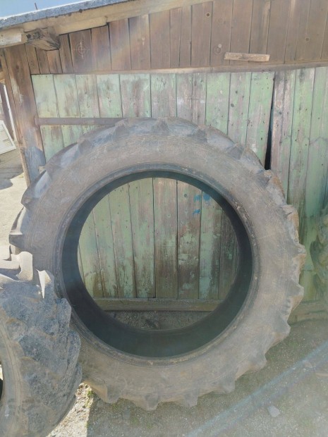 Haszn�lt traktor gumi, m�rleg, kombin�tor