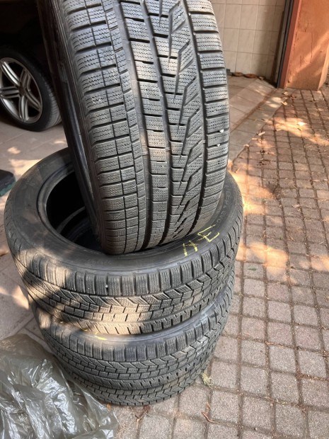 Használt újszerű téligumi.Hankook 255/45/19