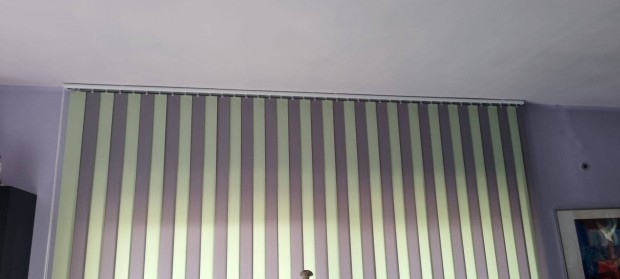 Haszn�lt z�ld szalagf�gg�ny elad�