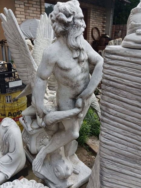 Hatalmas Antik Poszeidon k szobor Kastly kerti t vzkp szkkt
