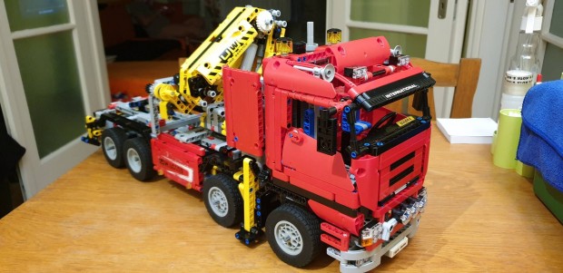 Hatalmas Lego Technic 8258 piros Crane Truck